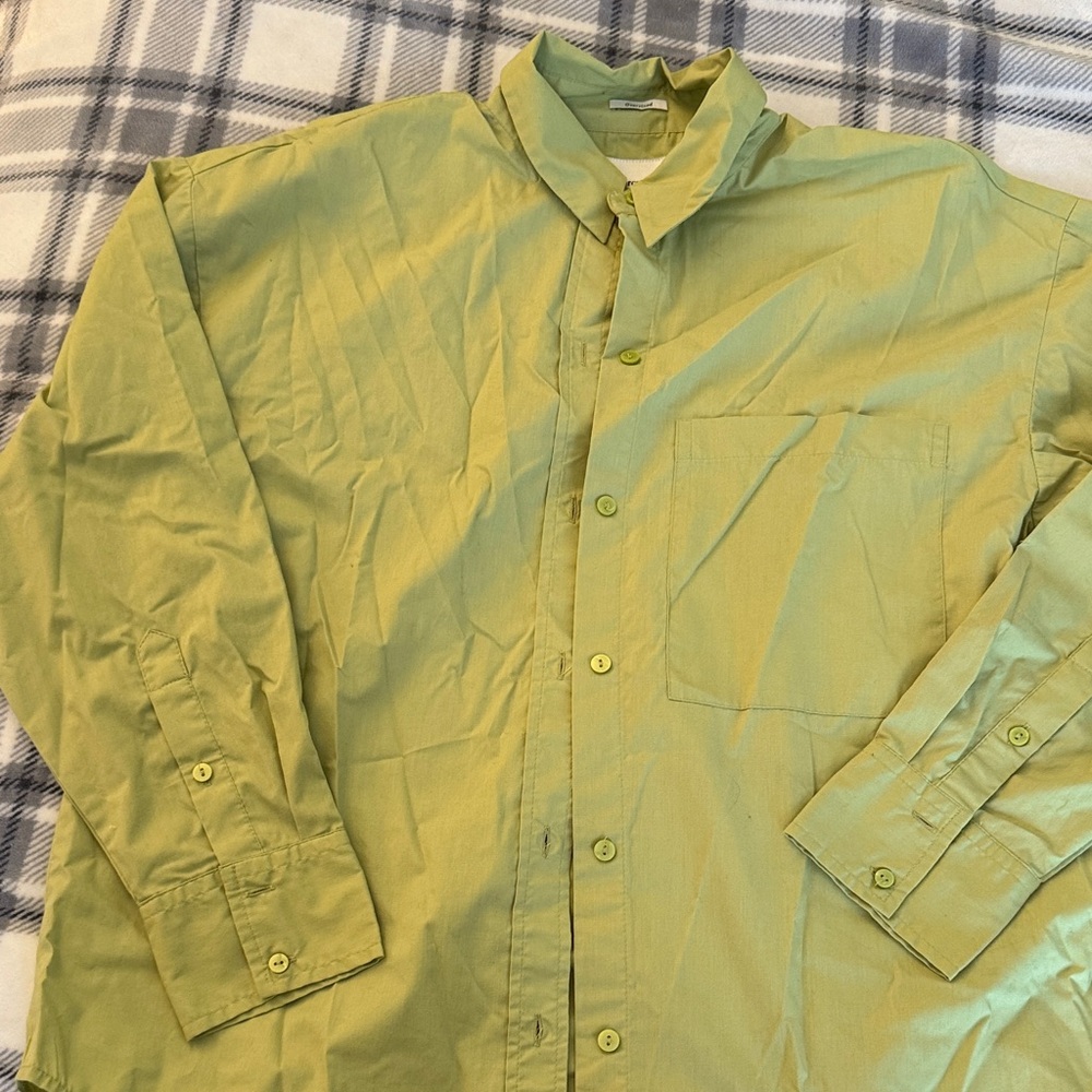 Women’s Green Button-Up shirt